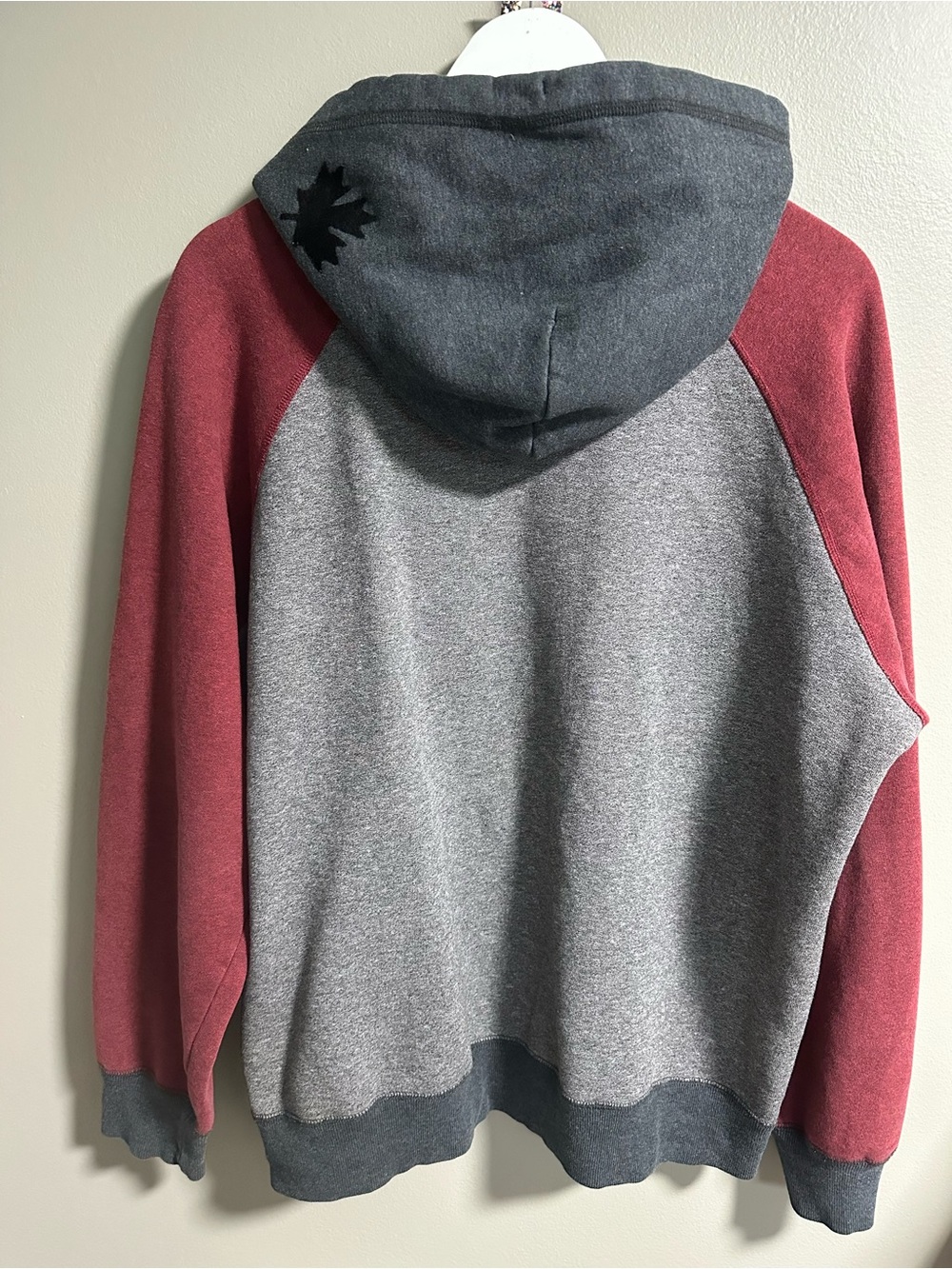 Roots Hoodie Gray and Burgundy Size XL - Picture 2 of 7